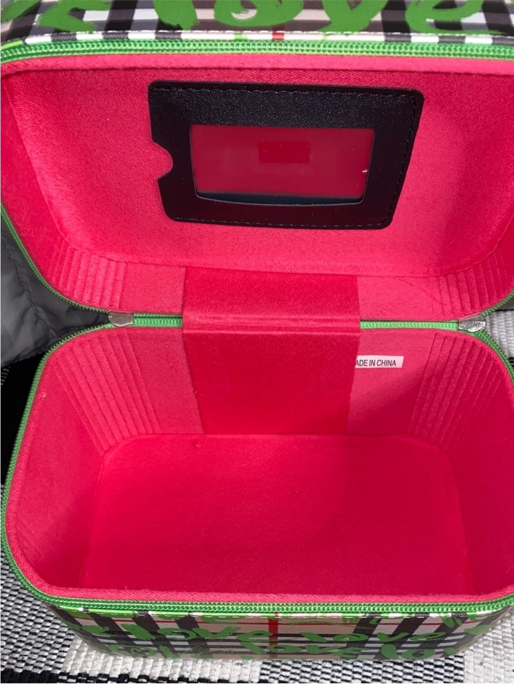 NWT Pink Plaid LOVE Graffiti Train Case Vanity Makeup Travel Bag Box Large - Picture 4 of 4